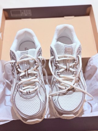 New Balance Plata y Blanco (original)