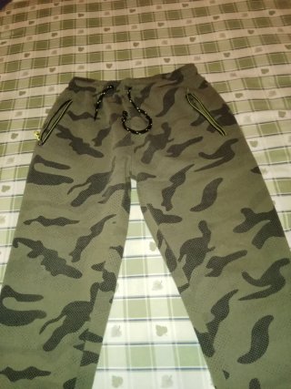 Pantalón chándal camuflaje hombre
