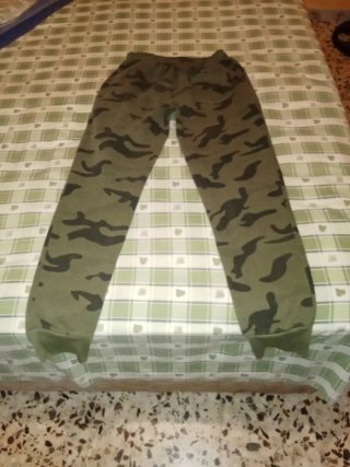 Pantalón chándal camuflaje hombre