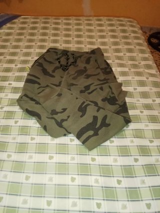 Pantalón chándal camuflaje hombre