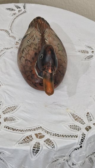 Señuelo de pato de madera tallado