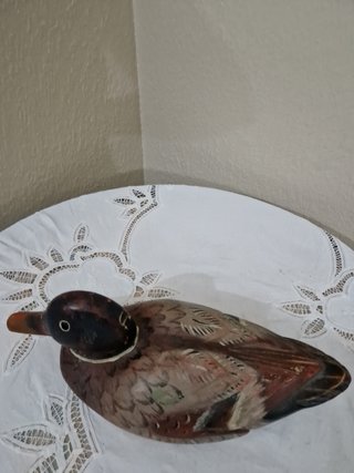 Señuelo de pato de madera tallado
