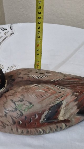 Señuelo de pato de madera tallado