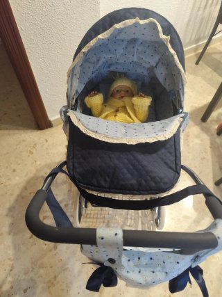 Carrito de bebé de juguete clásico azul