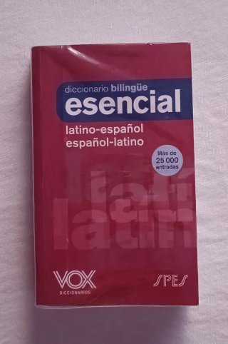 Diccionario bilingüe esencial: Latino-Español /...
