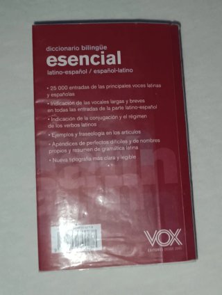 Diccionario bilingüe esencial: Latino-Español /...