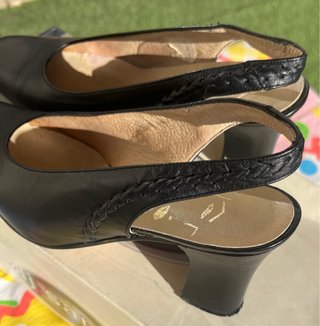Zapatos destalonados Emara negro.