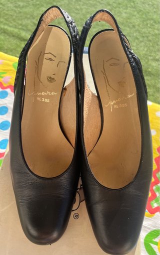 Zapatos destalonados Emara negro.