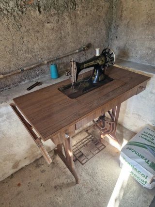 Máquina de Costura Antiga Singer