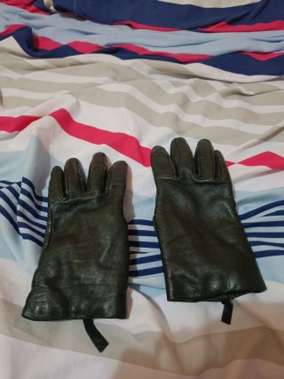 Guantes de piel verde
