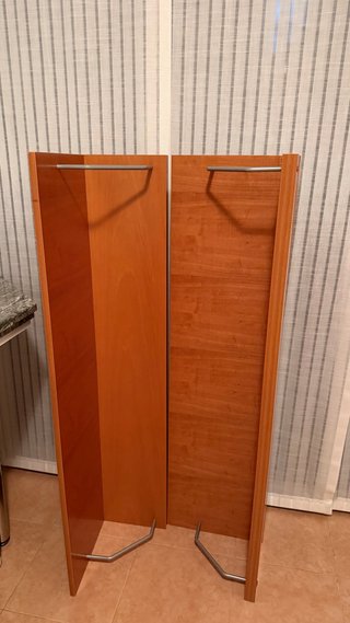 Estanterías de madera y metal