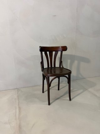 Sillas Thonet marrones