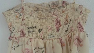 Top floral con tirantes y fruncido