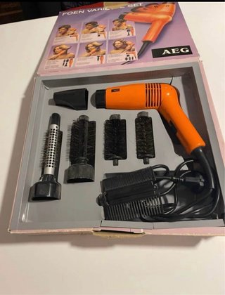 Secador AEG con accesorios