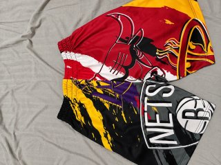 Pantalones New Era Lakers y Chicago