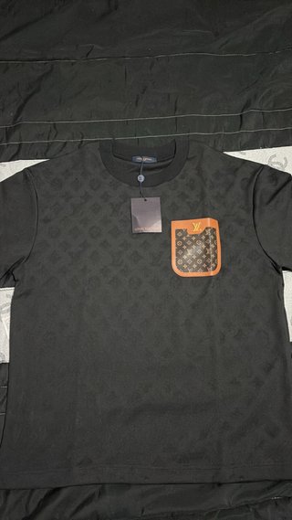 Camiseta Louis Vuitton Negra con Bolsillo