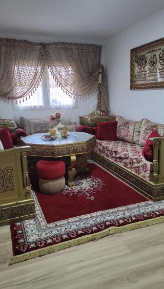 Mesa y Sofá Estilo Marroquí Dorado