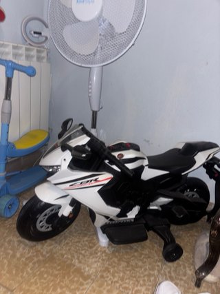 Moto Eléctrica Infantil Negra y Blanca