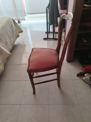 Juego de 2 sillas de madera y tela