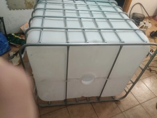 Deposito IBC 1000L per irrigazione