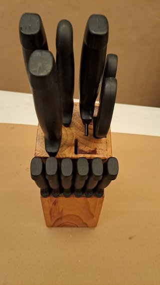 Ceppo Portacoltelli in Legno con Coltelli