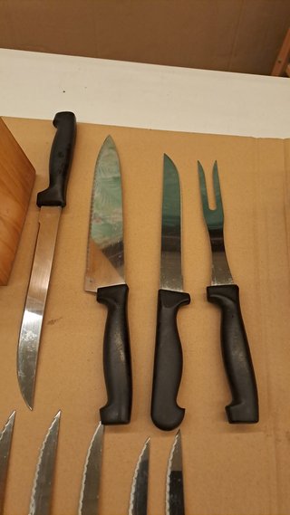 Ceppo Portacoltelli in Legno con Coltelli