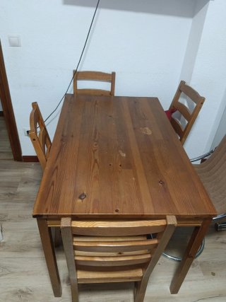 Comedor madera con 4 sillas