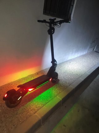 Patinete Eléctrico con Luces LED