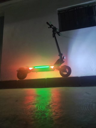 Patinete Eléctrico con Luces LED