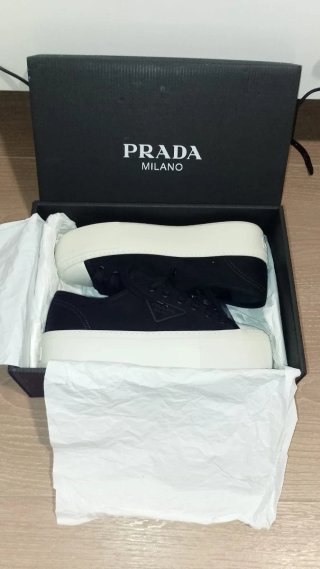 Zapatillas Prada Negras Nuevas