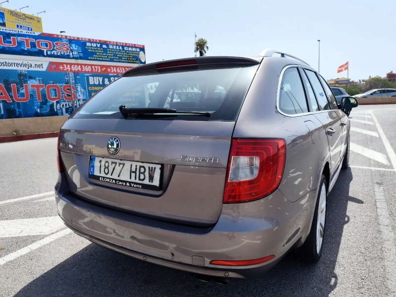 Škoda Superb 3.6 V6 FSI Exclusive 2011, foto 2