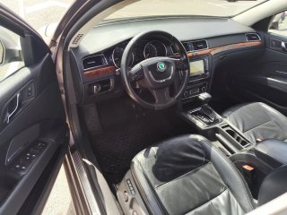 SKODA SUPERB 3.6 V6 GASOLINA 260 CV 4X4 230.000 KM