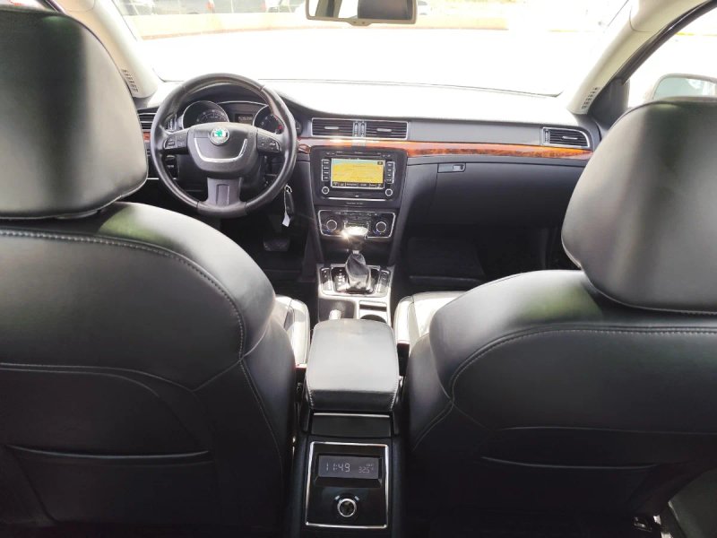 Škoda Superb 3.6 V6 FSI Exclusive 2011, foto 16