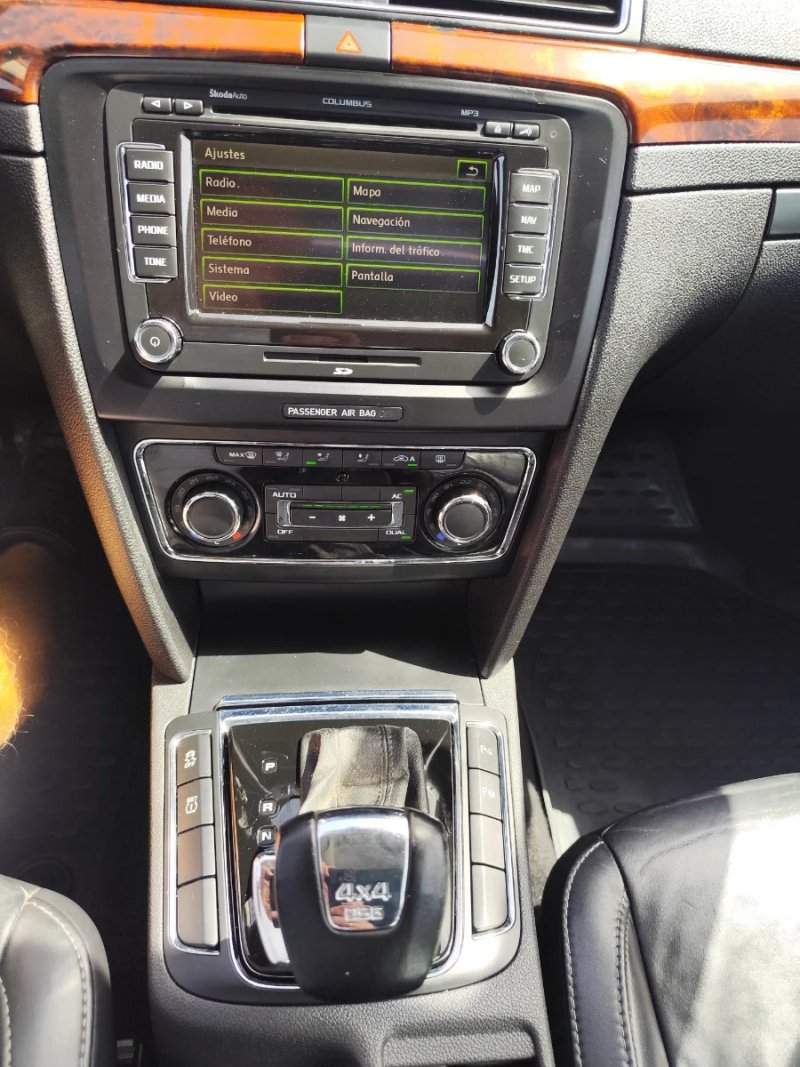 Škoda Superb 3.6 V6 FSI Exclusive 2011, foto 19