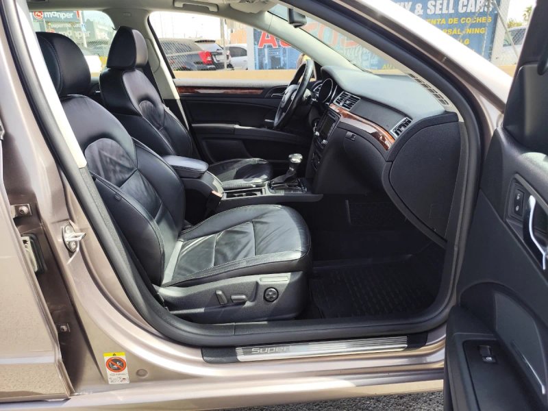 Škoda Superb 3.6 V6 FSI Exclusive 2011, foto 20