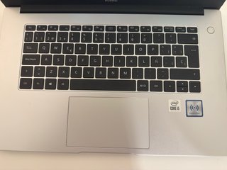 Portátil Huawei i5 8GB RAM 500GB SSD
