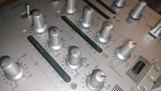 Akiyama MC2 mesa de mezclas dj