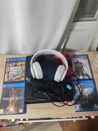 PS4 Slim 500GB + 2 Mandos + GTA V + Juegos+Cascos