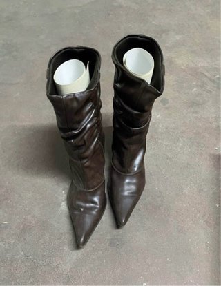 Botas de tacón marrones para mujer