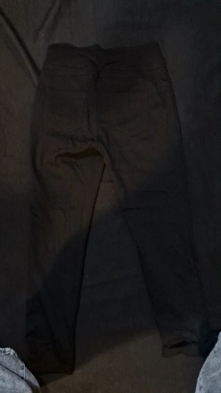Pantaloni neri sportivi con catena