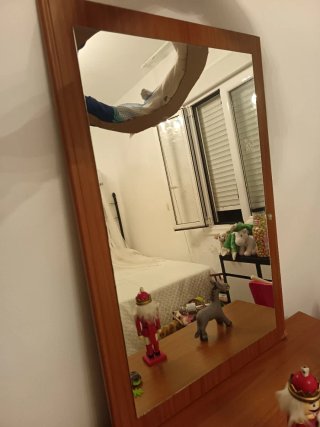 Cómoda de madera con 4 cajones