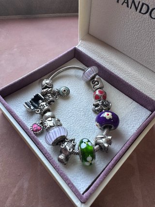 Pulsera Pandora con 13 charms y cierre