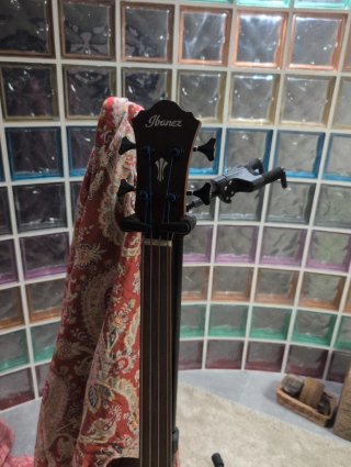 Bajo Ibanez Fretless Semi-acústico