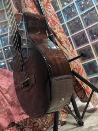 Bajo Ibanez Fretless Semi-acústico