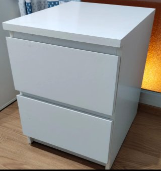 3 Mesitas Noche Ikea Malm Blancas a 25 euros cada.