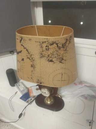 Lámpara de mesa náutica antigua