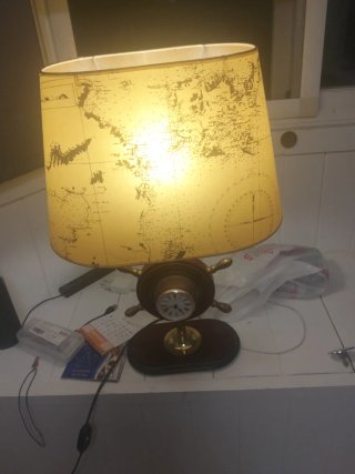 Lámpara de mesa náutica antigua