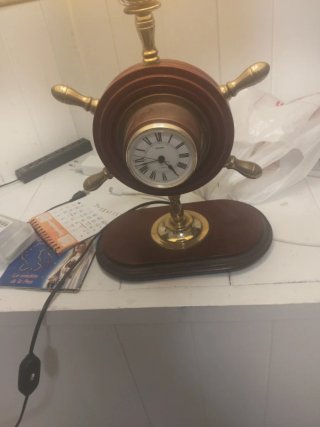 Lámpara de mesa náutica antigua