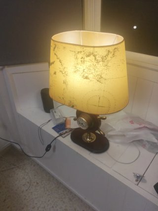 Lámpara de mesa náutica antigua