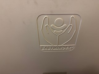 Cambiador de pañales de pared